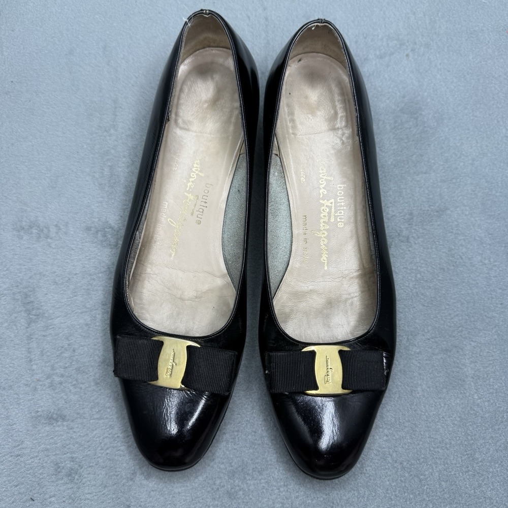 Salvatore Ferragamo Women's Black Patent Leather Vara Bow Heel Pumps Size 9AA